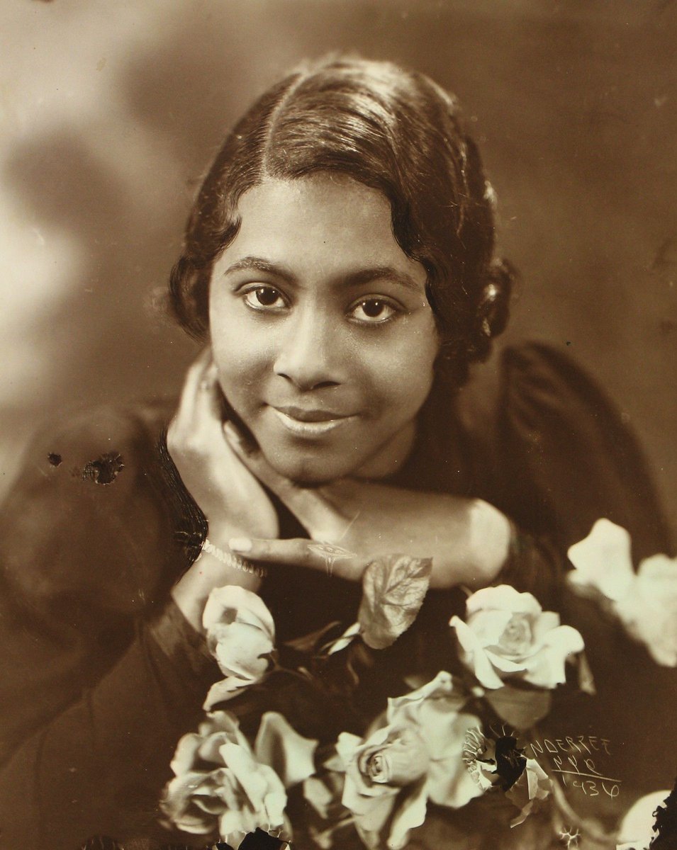 LADY WITH ROSES, James Van Der Zee, 1936