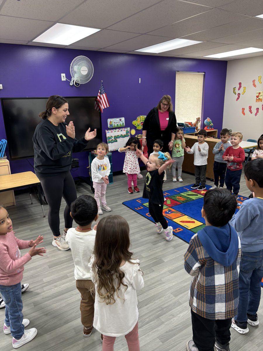 LastellaStacey's tweet image. Thank you to one of our awesome moms for teaching the kids about Irish step dancing and music today @FHFYMCA Child Care Center. βοΈπ©°πΆ #Somuchfun DβArcy School of Irish Dance βοΈ
