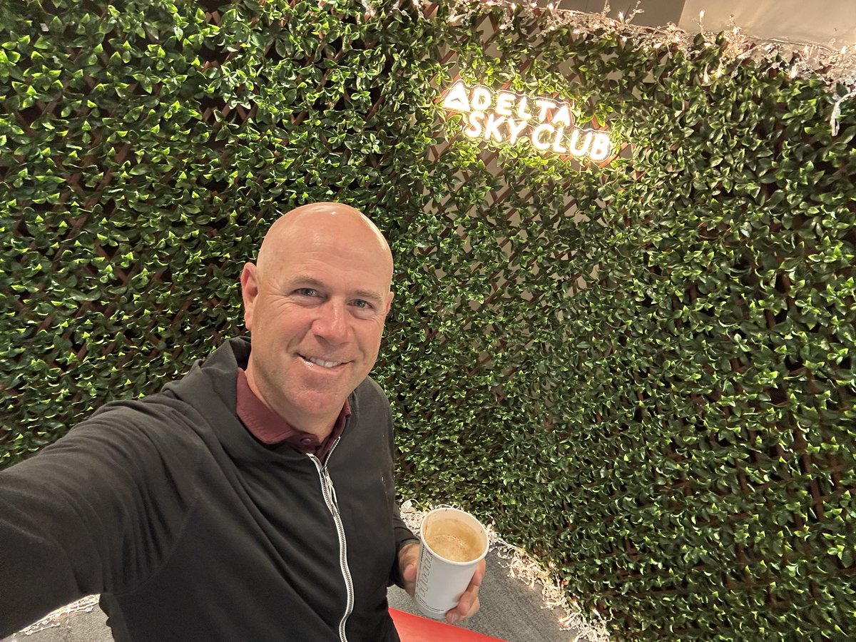 Thanks <a href="/Delta/">Delta</a> for saving us from our hangriness this morning! And providing this unexpected selfie wall!