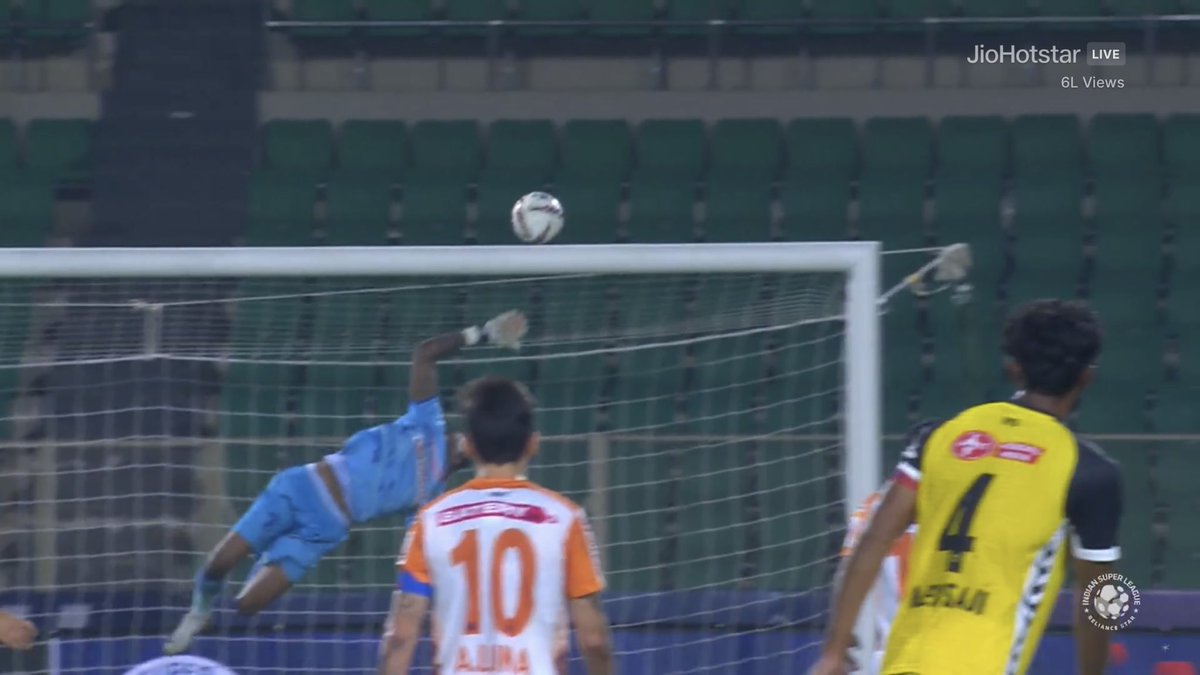 FOOTAGE__0's tweet image. Alba just wide from the 2nd goal. #KBFCHFC #ISL #KBFC