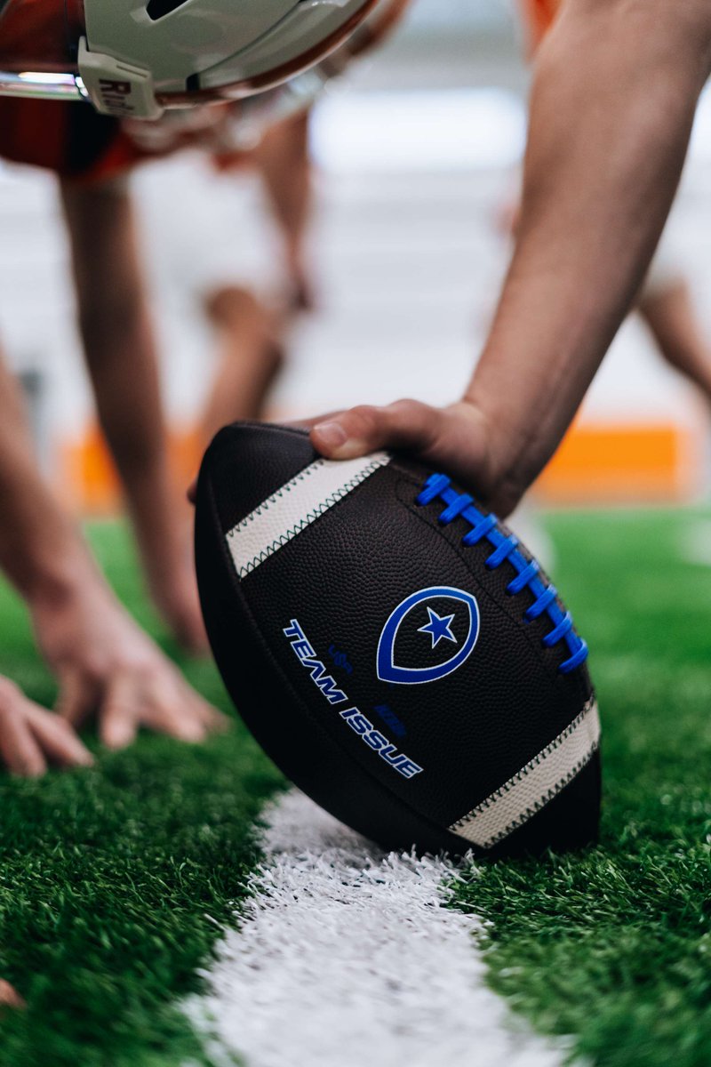 BigGameUSA's tweet image. Spring into the action! 🌱🏈 

Whether it’s backyard games or serious training, it starts with the perfect snap. 

Grab your (Big) game-ready football today! 

#GameOn #SpringKickoff