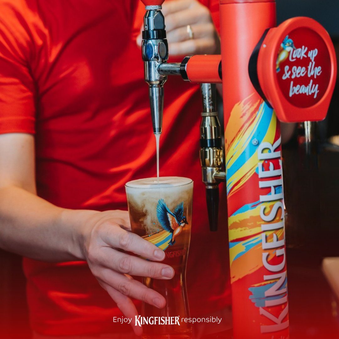 Coming in hot… well, actually, ice-cold. 🍻❄️

#KingfisherBeer #KingfisherUK #LookUpAndSeeTheBeauty
