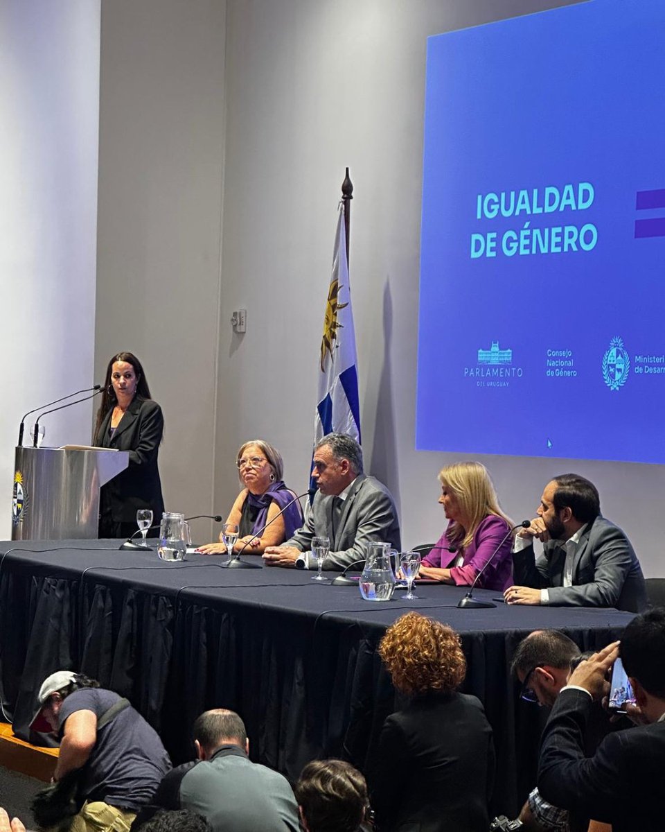 ✅ Algunos de los compromisos asumidos:
◾Autonomía económica como herramienta para la igualdad.
◾ Más mujeres en cargos de liderazgo y decisión.
◾ Corresponsabilidad en los cuidados.
◾ Educación sexual y de género garantizadas en todos los niveles educativos.
#8M #OMEU
