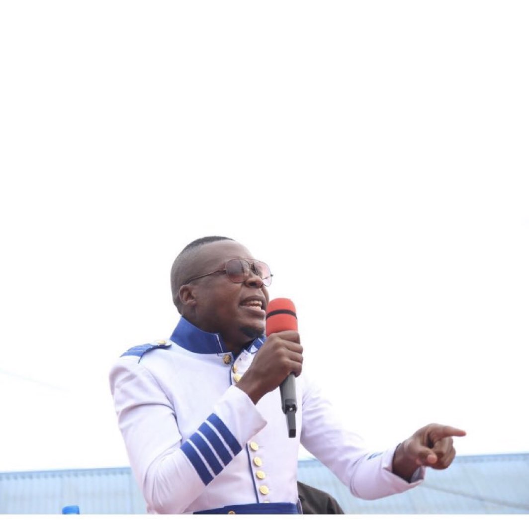 Huyu ndie mwanaharakati wa muda wote humu ndani,Hakuchagua kuficha sura yake Kama alivyofanya kigogo Wala hakuchagua kukimbia nchi amepambana kusema kweli hata nyakati zile za GIZA,

Tumpe retweet 1000
