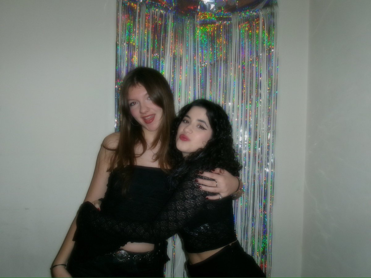 HAPPY BIRTHDAY TO THIS STAR!!! finally 18!!! i love you ⭐️🎸 ur such a good friend ♥️♥️♥️♥️ <a href="/swftszn/">mati</a>