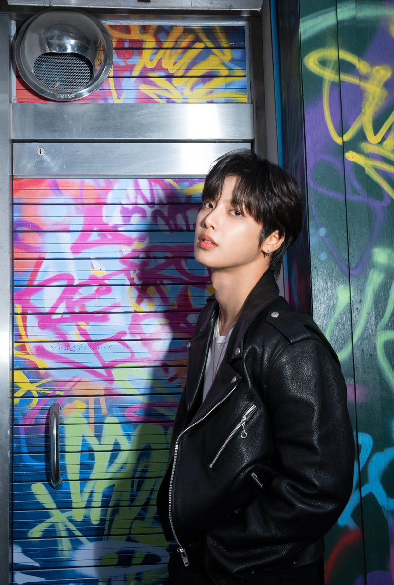 HOW IN THE QORLD CAN SOMEONE BE THIS HANDSOME, ATTRACTIVE, BEAUTIFUL, CUTSY, DEMURE, RESPECTFUL AND MINDFUL LIKE IM RUNNING OUT OF WORDS JESUS CHRIST 🧎🏽‍♀️👩🏽‍🦽👩🏽‍🦯🚶🏽‍♀️