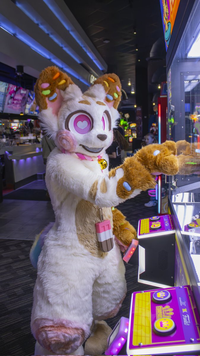 foxopfurs's tweet image. Dave & Busters meetup ๐น
๐ธ - KermaTheFolf
#furry #fursuit
