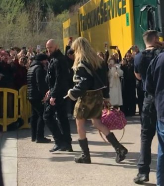 THCVK's tweet image. A friend of mine is in Madrid rn

Wishing her a great time and hoping for some exciting info from the m&amp;amp;g!

#TTMadrid #TT2025Madrid #TokioHotel