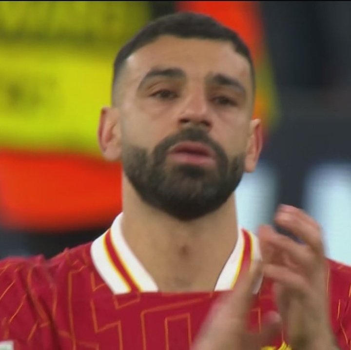 يمكن لا احب ليفربول لكن
خسارة صلاح مبارح بتقهر جداً بالنسبة الي لاني بحب صلاح و فوز صلاح بالكرة الذهبية بالنسبة لي حلم من 7 سنين ... لذلك
اليوم ثريد عن معاناة صلاح مع البالون دور وليش هو افضل لاعب بتاريخ افريقيا والعرب أيضًا + أفضل "عقلية" لرياضي ممكن تشوفها
(فضل التغريدة وتابع)+
