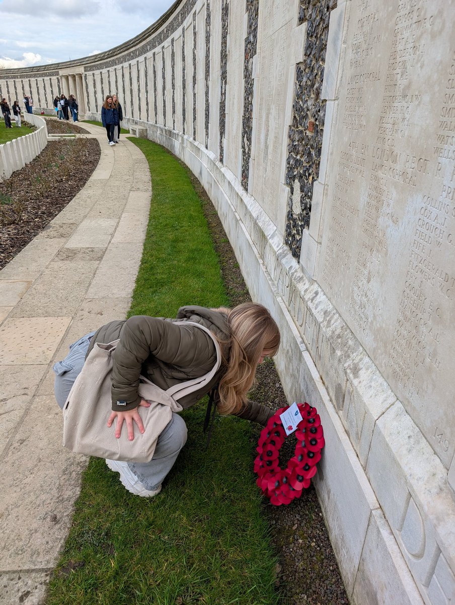 BSG History&Politics (@bsghistory) on Twitter photo Sophia laying a wreath for one of two old boys of <a href="/BSHistPol/">BS History/Politics</a> commemorated on the back wall of Tyne Cot cemetery. <a href="/BSGupdate/">Bournemouth School for Girls</a> #wearebsg Sophia laying a wreath for one of two old boys of <a href="/BSHistPol/">BS History/Politics</a> commemorated on the back wall of Tyne Cot cemetery. <a href="/BSGupdate/">Bournemouth School for Girls</a> #wearebsg