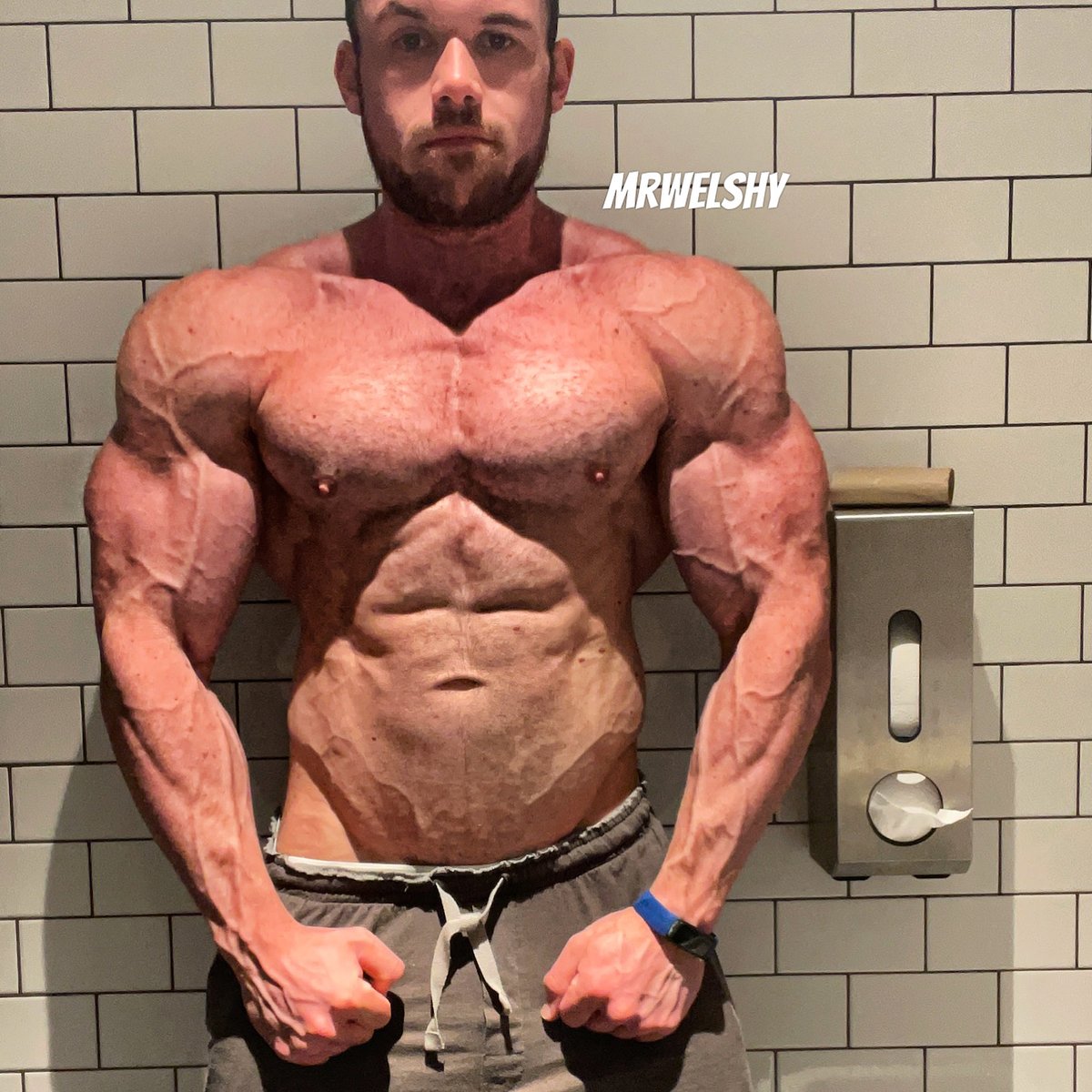 retwet if big muscles make you GOOON 

#goon #findom #finsub #gay #muscle #alpha
