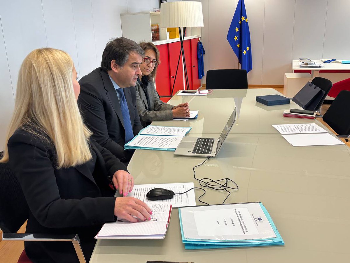 🇪🇺Oggi ho avuto una conversazione positiva con <a href="/peterkullgren/">Peter Kullgren</a> Ministro degli Affari Rurali della #Svezia.
Ci siamo confrontati su come migliorare la sinergia tra le politiche di coesione e quelle agricole per supportare e rendere le nostre aree rurali più competitive e