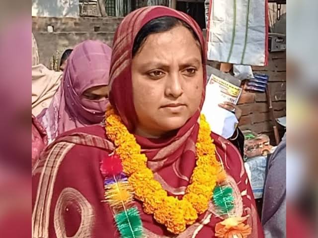 AskAnshul's tweet photo. "Jumma time cannot be extended, so Holi celebrations should be halted between 12.30 PM to 2 PM" ~ Anjum Ara, Mayor of Darbhanga and JDU leader.

Currently, JDU is in alliance with BJP in Bihar.

Despite knowing that the Holi festival comes once a year and that Jumma Namaz timings are not rigid and can be adjusted or changed, she still made this statement.

Cultural compromise is not Secularism.