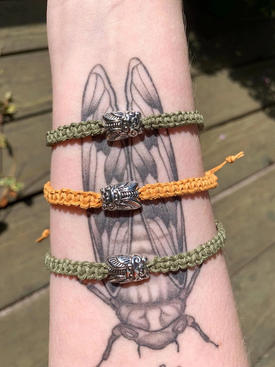 CicadaDazeCo's tweet photo. Thanks for the kind words! ★★★★★ "Very cute and well made fast shipping" cathy s. https://t.co/XWB3WzSgqA #etsy #green #orange #hemp #hempbracelet #macramebracelet #adjustablebracelet #hippiejewelry #uniquejewelry #bracelet https://t.co/KazZ15YxTe