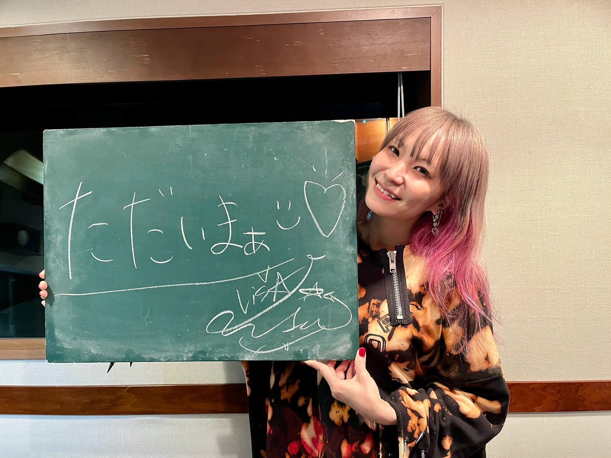 sol_info's tweet photo. 03/12(水)の #スクールオブロック 🏫
本日は、我が校のLL教室の講師🔥
【#LiSA (@LiSA_OLiVE)先生】が来校🏫
#LiSALOCKS! のスタンダード授業💎✨
【LL逆電☎️】やっていきました❗️
✅高校生の時LiSA先生に救われました
✅高校に行って友達できるか不安です…
✅LiSA先生に憧れて歌手を目指します
LiSA先生またいつでも「ただいまぁ」しにきてくださいね🔥
✍🏻授業の復習は🔽
https://t.co/n8QE67Zqhq