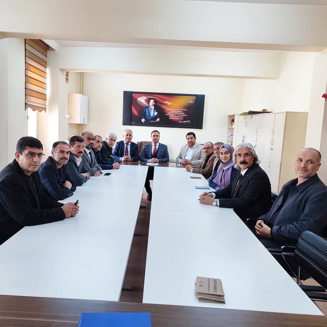 Mart ayı dğr. topl. İl Başk. <a href="/ElgunSuleyman/">Suleyman Elgün 🇹🇷🌹</a> başkanlığında toplanmış olup, Alınan kararların ilçemize hayırlara vesile olsun. Katılımlarından dolay Kamu Kurum ve Kuruluş temsilcilerimize ve STK Tmsl. teşekkür ederiz. Ev sahipliği için Suruç Fen Lisesi Müd. şükranlarımızı sunarız.