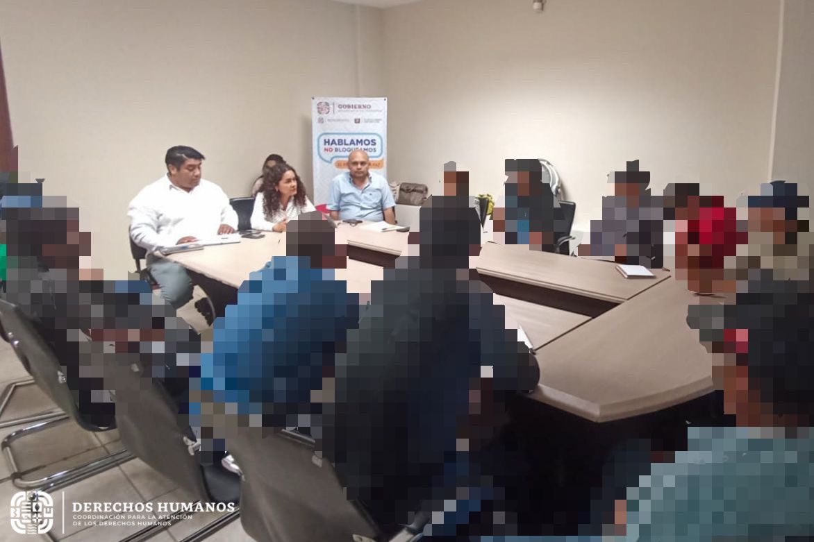 CADH (@cadh_goboax) on Twitter photo La Coordinación para la Atención de los Derechos Humanos, en colaboración con la <a href="/SEGO_Oax/">SEGO Oaxaca</a> y la <a href="/CDPAZ_GobOax/">CDPAZ Oaxaca</a>, sostuvieron un diálogo con autoridades municipales de la Región de la Sierra Sur del Estado, para garantizar la gobernabilidad en el territorio. La Coordinación para la Atención de los Derechos Humanos, en colaboración con la <a href="/SEGO_Oax/">SEGO Oaxaca</a> y la <a href="/CDPAZ_GobOax/">CDPAZ Oaxaca</a>, sostuvieron un diálogo con autoridades municipales de la Región de la Sierra Sur del Estado, para garantizar la gobernabilidad en el territorio.