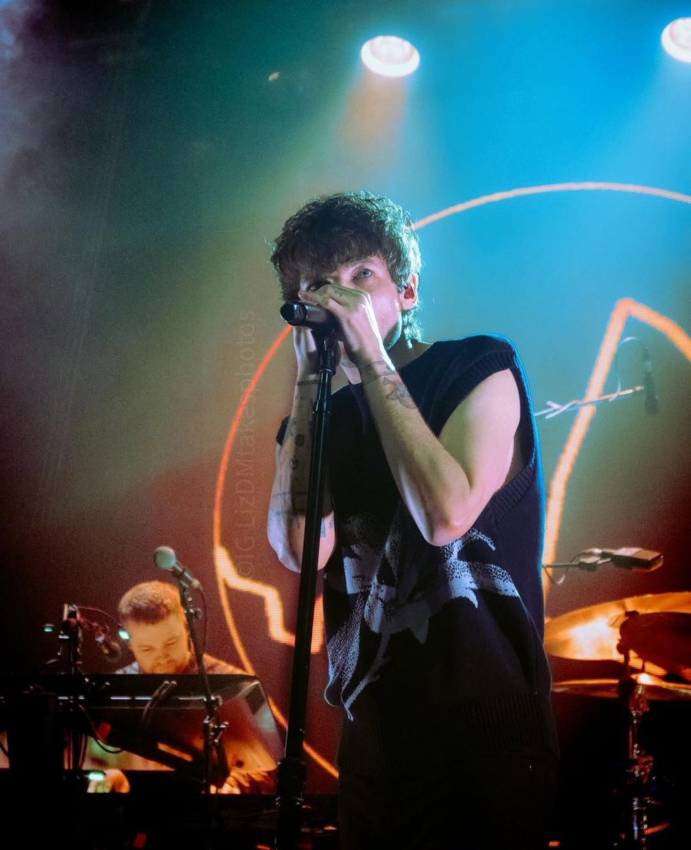 ltstanbrasil's tweet photo. 📸 | Louis durante sua apresentação no #LouisAtElectricBrixton. 

©️ lizdmtakesphotos https://t.co/lKIsPL7xJn
