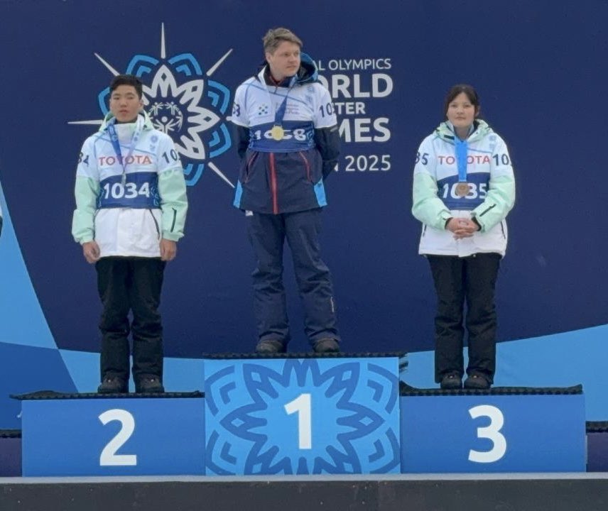 Гоё уу? Монголын 2 тамирчин зэрэгцээд сноубоардаар мөнгө, хүрэл медаль авлаа