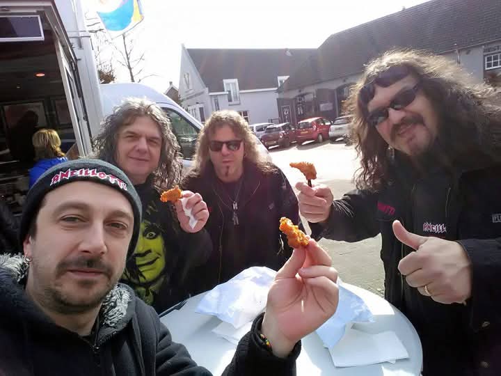 Fish and chips in Netherlands!

#storytelling #tour #life