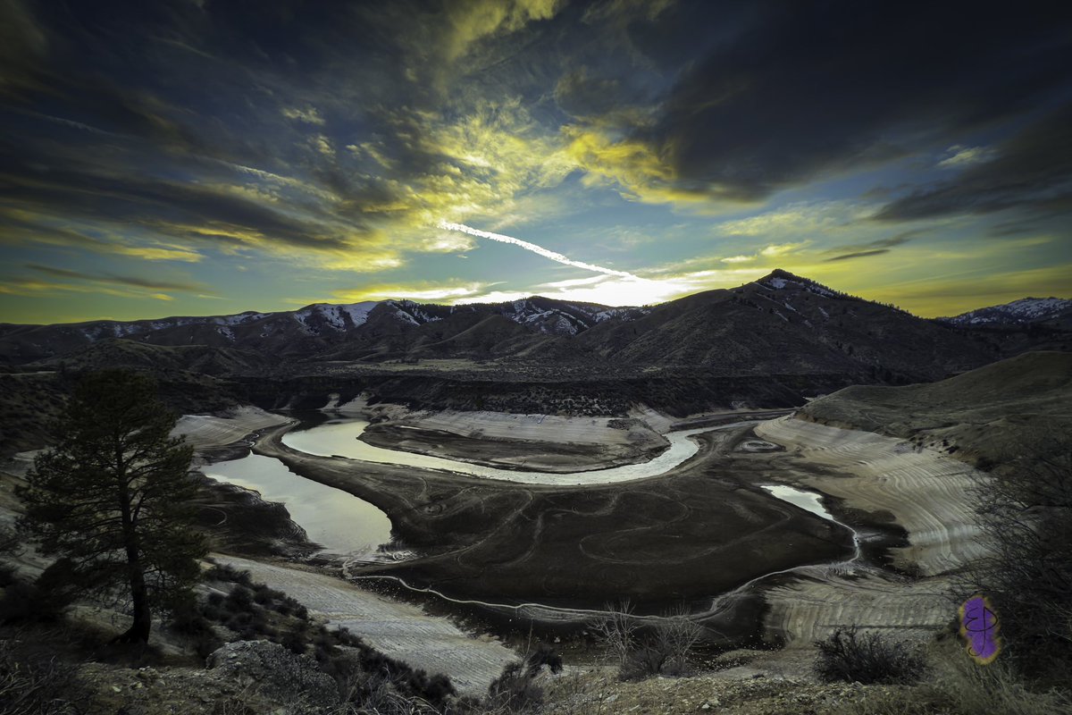 BoundlessDigi's tweet image. “Where’s The Wawa?”

Took an accidental trip to Idaho City yesterday with my darling, and on the way back got some great views of the Snake River. It’s strange seeing it so empty. 

#WheresTheWawa #SnakeRiver #Idaho