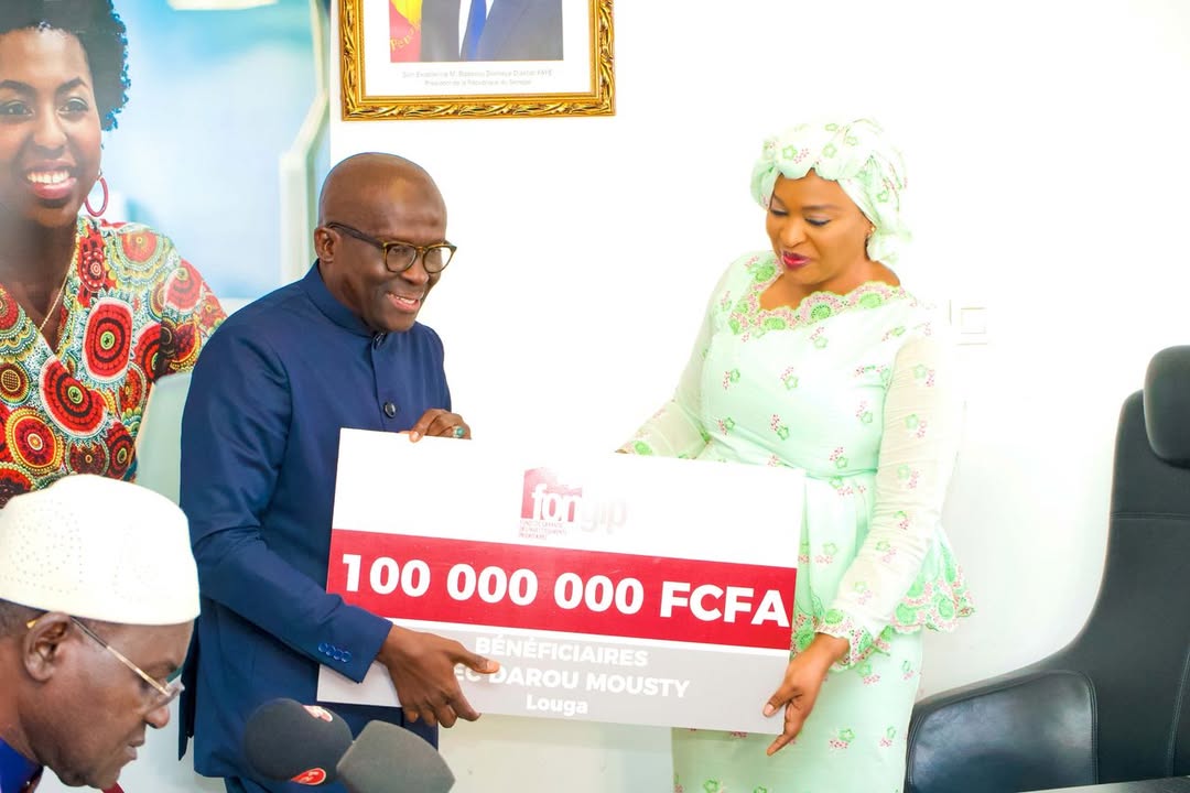FONGIP's tweet photo. 🌍 #FONGIP a octroyé 350M FCFA à 6 #SFD (Matam, Louga, Kaolack, Fatick) pour financer des acteurs économiques à taux préférentiels. Lors de la cérémonie, Mme #ndèyefatoumbodj a rappelé l'importance des SFD dans le #REFINANCEMENT et l'inclusion financière. #garantie https://t.co/7FgavaOEeh