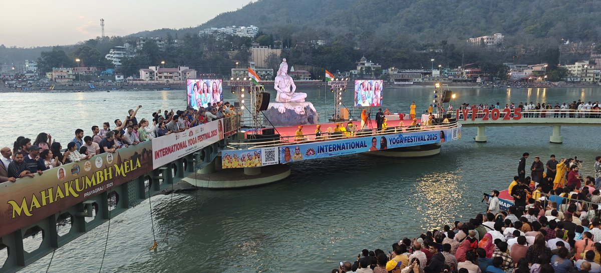 akumarmaurya's tweet photo. The International Yoga Festival @IntlYogaFest at Parmarth Niketan is an unparalleled celebration of traditional yoga knowledge, the power of devotion, and global unity. 
#InternationalYogaFestival #Devotion #GlobalUnity #TraditionalWisdom #Spirituality https://t.co/XHZ8FDYzaK