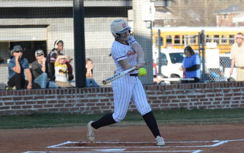 The Lady Dogs dropped a combined 59 runs in two games to demolish Johnson of Gainesville to even out their overall record. 

thehartwellsun.com/local-sports/l…