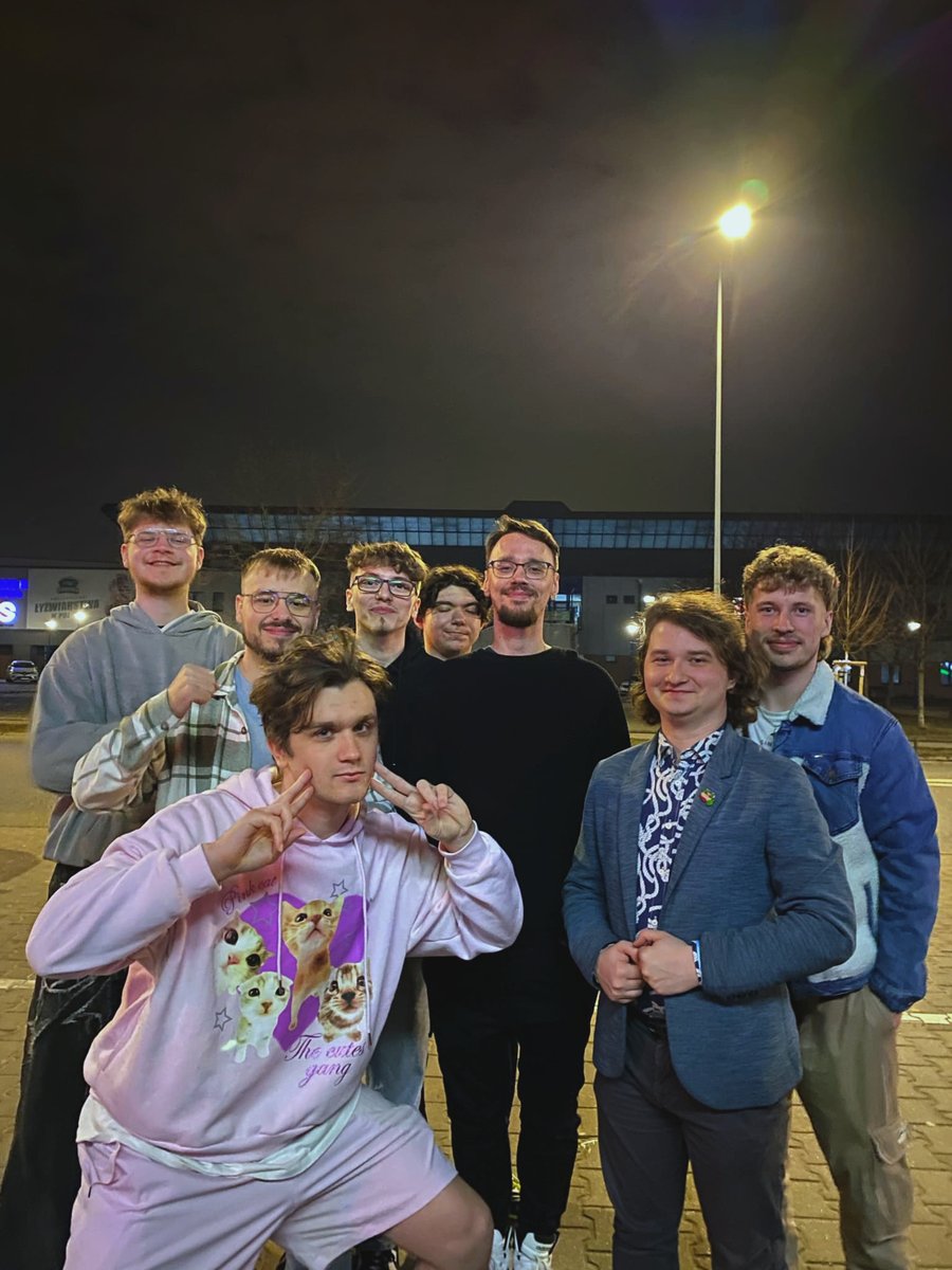 ALMOST PRO (@almostpro_lol) on Twitter photo A tu jeszcze fotka z częścią naszej ekipy na miejscu!
<a href="/JaskierBB/">Kamil Rojek</a> <a href="/iLouB_jz/">iLouB</a> <a href="/Dylan__LoL/">Dylan Lol</a> <a href="/Adsaw0/">Adsawo</a> <a href="/Kr0piak/">Mateusz „Kr0piak” Kropiewnicki</a> <a href="/Puzon_enjoyer/">Warda</a> A tu jeszcze fotka z częścią naszej ekipy na miejscu!
<a href="/JaskierBB/">Kamil Rojek</a> <a href="/iLouB_jz/">iLouB</a> <a href="/Dylan__LoL/">Dylan Lol</a> <a href="/Adsaw0/">Adsawo</a> <a href="/Kr0piak/">Mateusz „Kr0piak” Kropiewnicki</a> <a href="/Puzon_enjoyer/">Warda</a>