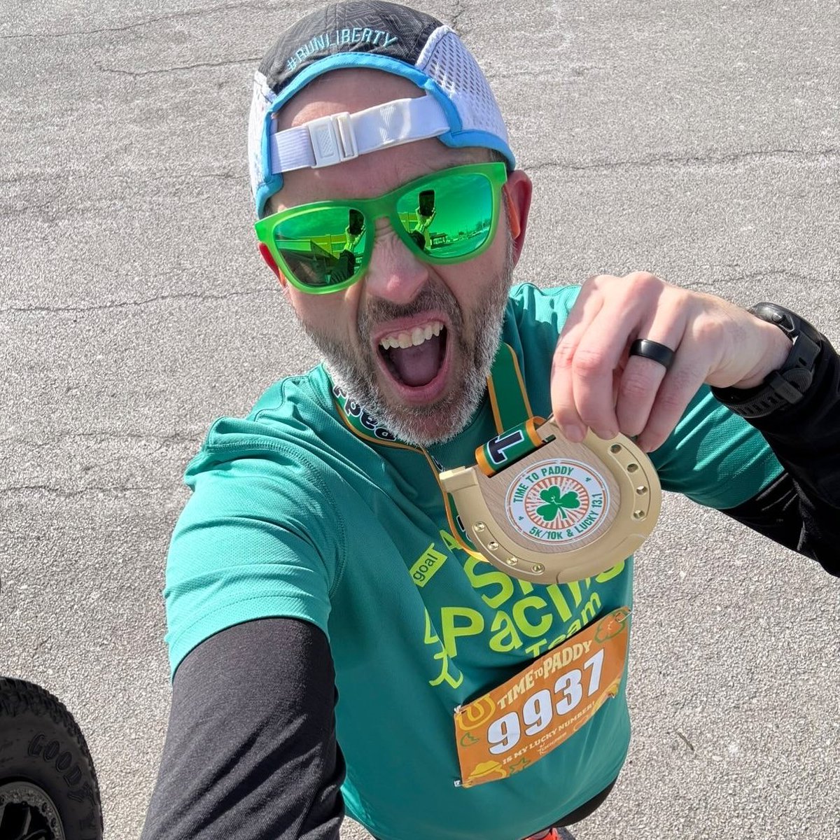 RunnersEdgeKC's tweet image. Happy St. Patrick's Day and Medal Monday! We had a blast out at all the festive runs the past few weekends. 

Jeremy showcasing his Time to Paddy Half Marathon bling from the other weekend. A local race by Bodies Race Company paced by our Garmin Smart Pacers!