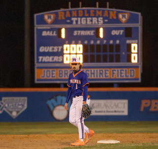 JohnnyMiller_X's tweet photo. 336⚾High School Baseball Prospect
Jake Riddle  @jakeriddle2026
UNCOMMITTED | 2026 | SS 2B 3B RHP at 
Randleman @RhsBaseball336