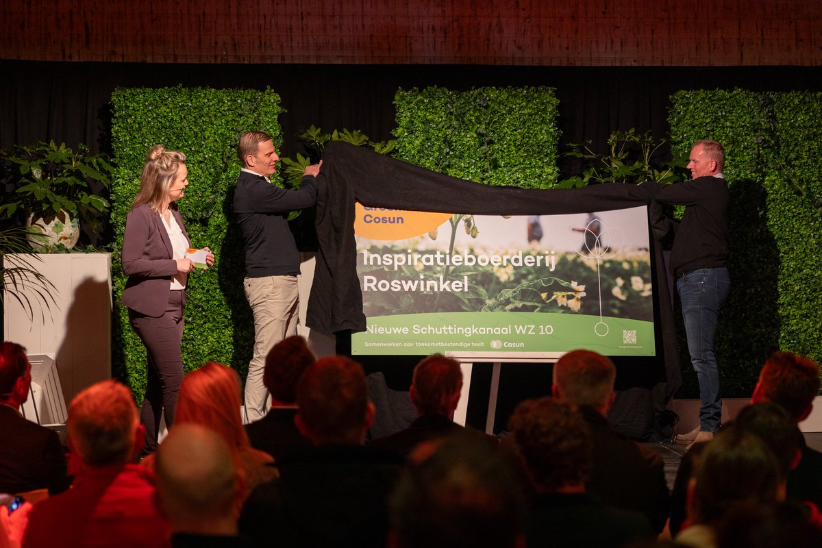 Vandaag openden we op feestelijke wijze de derde Groeikracht Cosun Inspiratieboerderij in Roswinkel. Op het erf van Arjan en Brenda Timmerman werd de middag gevuld met de officiële aftrap en verdiepend tafelgesprek, met een aantal inspirerende sprekers.