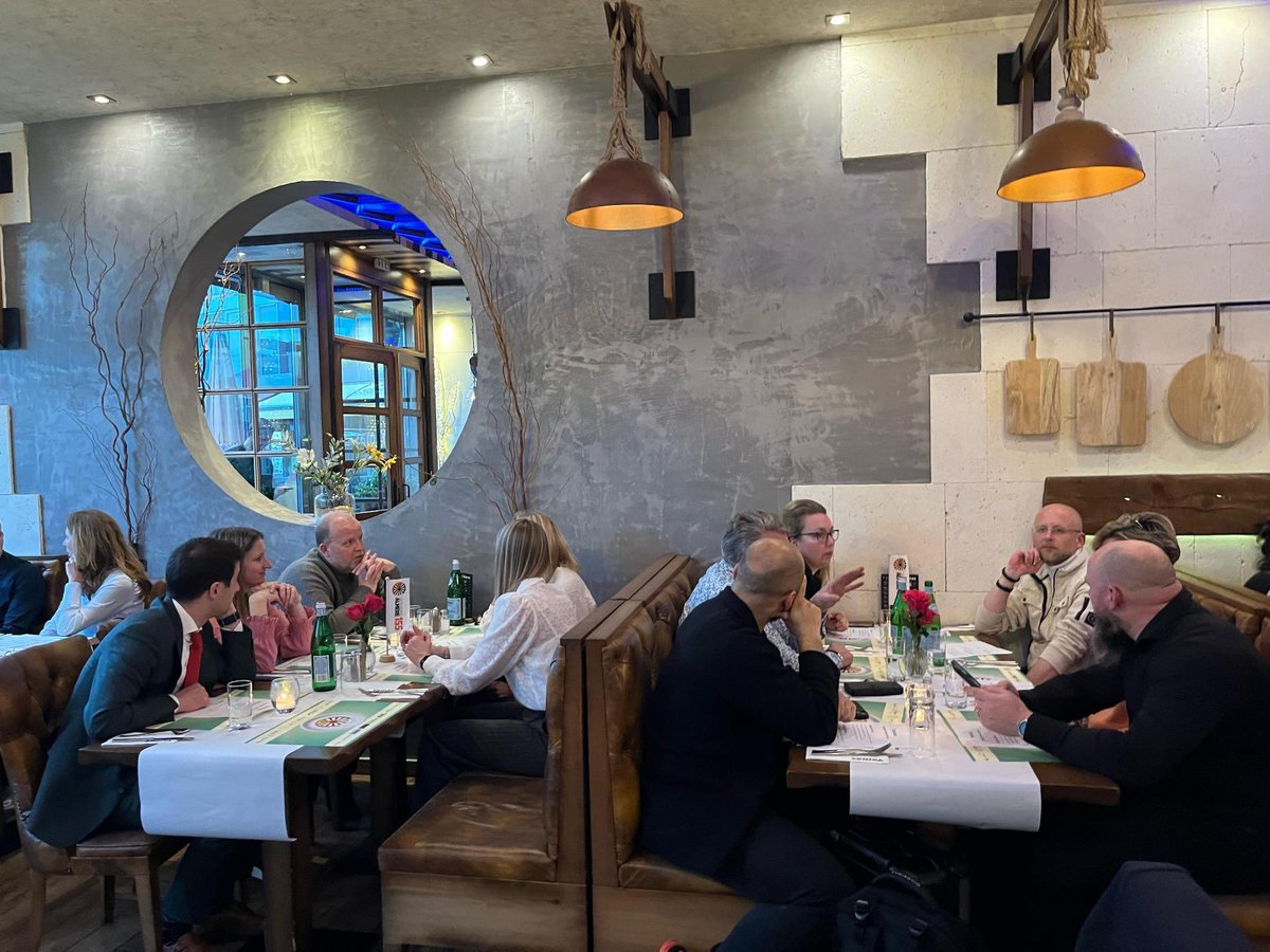 Almeerse ondernemers zetten zich gisteren in voor Stichting Wensjes. Door deel te nemen aan het Running Dinner van <a href="/RT155A/">Tafelronde 155</a> en de OVSA, zamelden ze geld in dat Wensjes gebruikt om mensen die dat hard nodig hebben te ondersteunen. In totaal is er ruim 8.000 euro opgehaald!