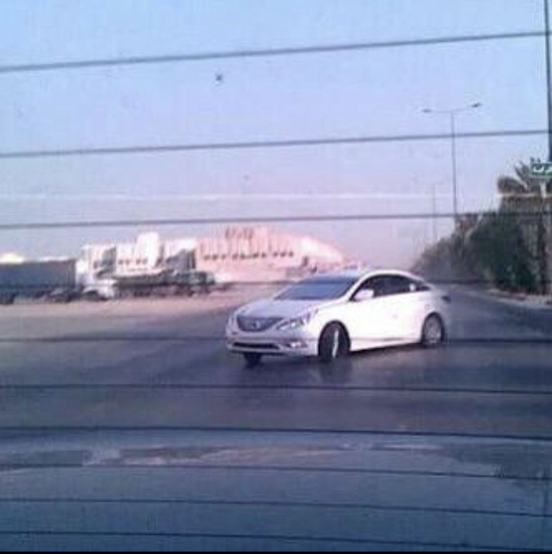 القلب يخدع لكن العقل مقياس .
والعمر رحلة .. والمواقف .. تعلّم !

واللي تعلمته من معاشر الناس .
الناس ؟ لو لا المصلحة ما تسلّم ..