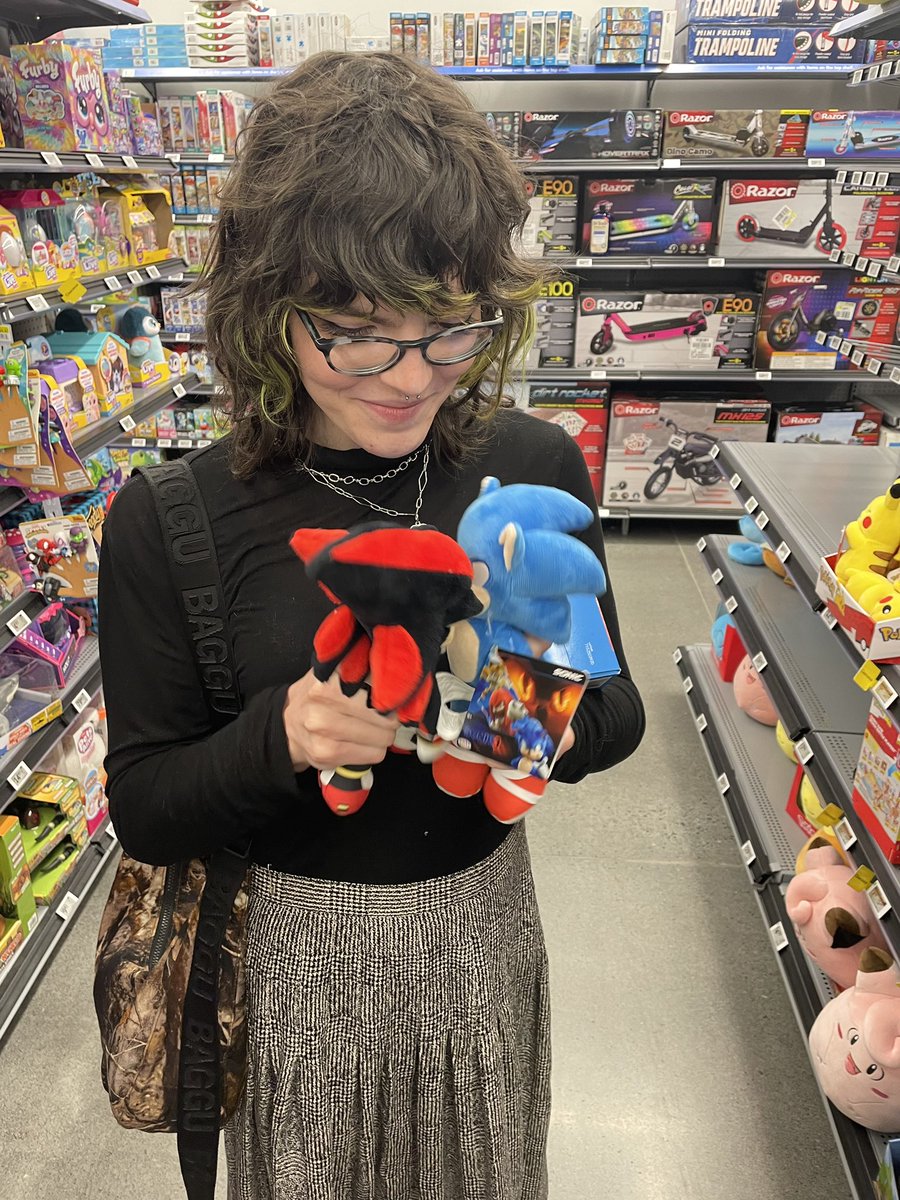 nauseousgirl's tweet image. type of shit im on