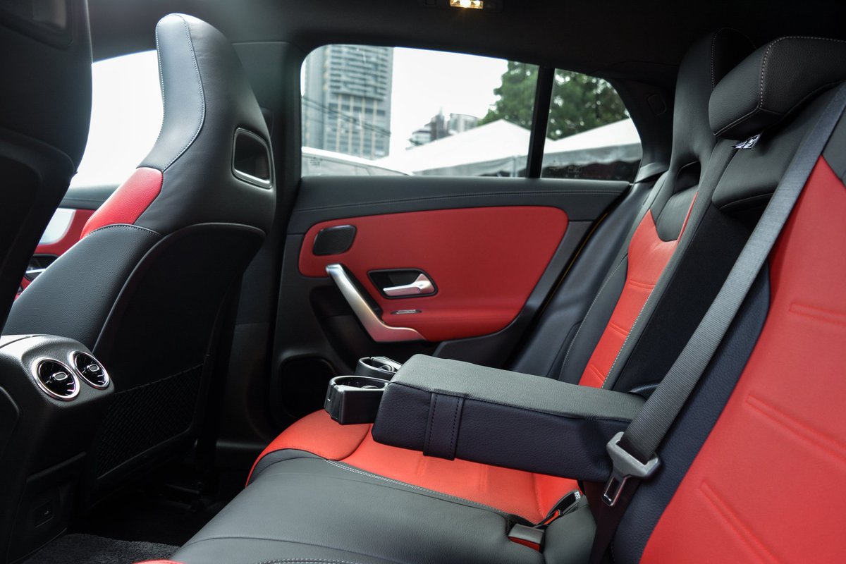 amirdankereta's tweet photo. Ini memang idaman aku. Engine 2.0 paling berkuasa di dunia. Version wagon pula tu mmg nice

CLA45s AMG Shooting Brake Edition. Cuma aku kurang minat interior seat dual tone warna merah. Macam sakit mata sikit.

Tapi asbab utama tak beli, mahal bro HAHAHA. 300k+ https://t.co/8by8jfdyte