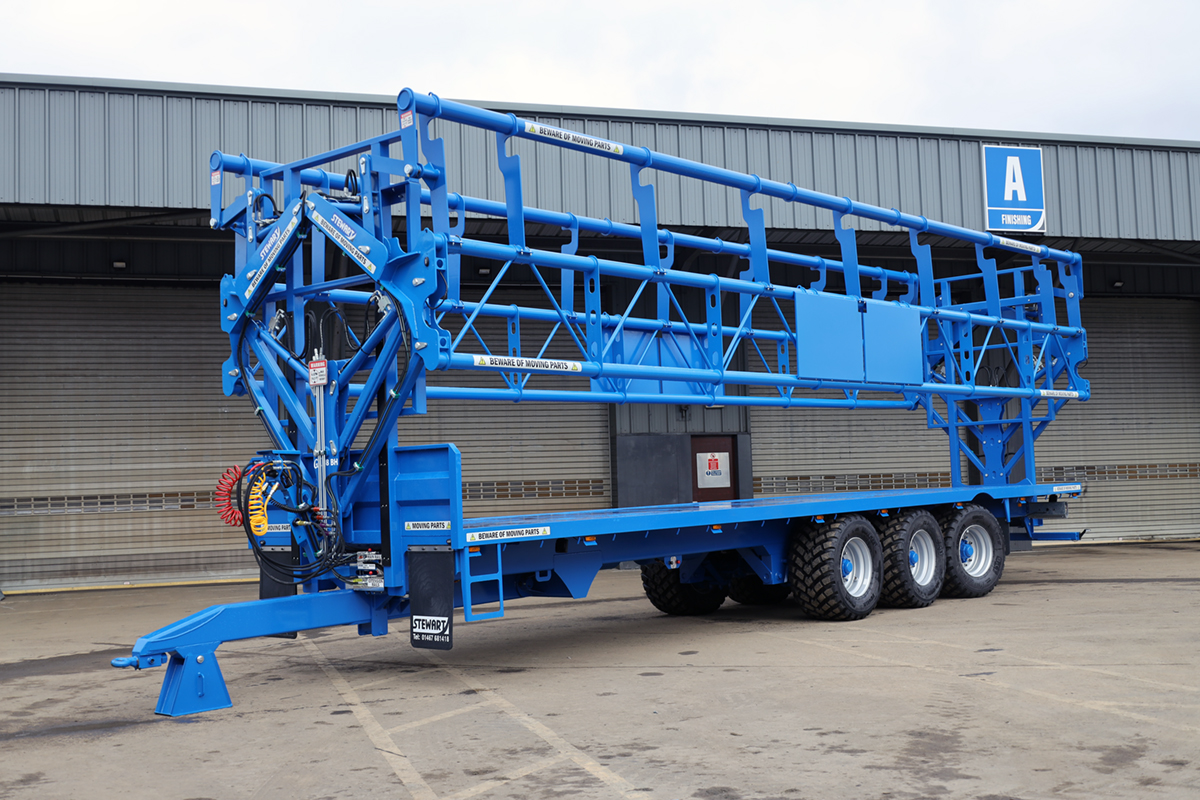 Russells_uk's tweet photo. GX 18 BH Bale Clamp Trailer 🤩
This is a high specification trailer for moving bales.
➡️18 tonne capacity
➡️rear steer axle
➡️bale clamp system for three rows of bales
➡️air braking &amp; ABS
👉 https://t.co/vN9pzM2F38
Stewart trailers is available across all agricultural depots📍 https://t.co/huzv0btvEq
