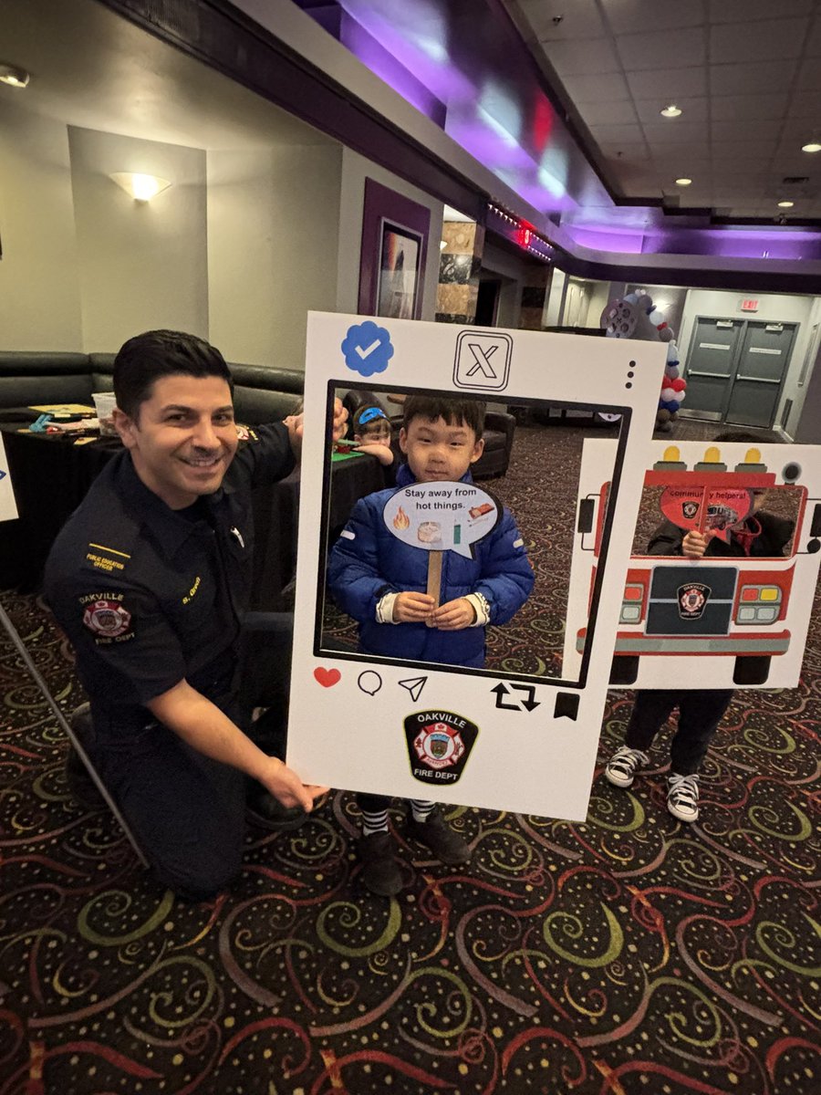 KalpanaRajgopa2's tweet image. We had an amazing time at Heroes Day! Thank you @townofoakville for coming out to meet the @oakvillefire and learn about fire safety ! #marchbreakfun #workingsmokealarmssavelives