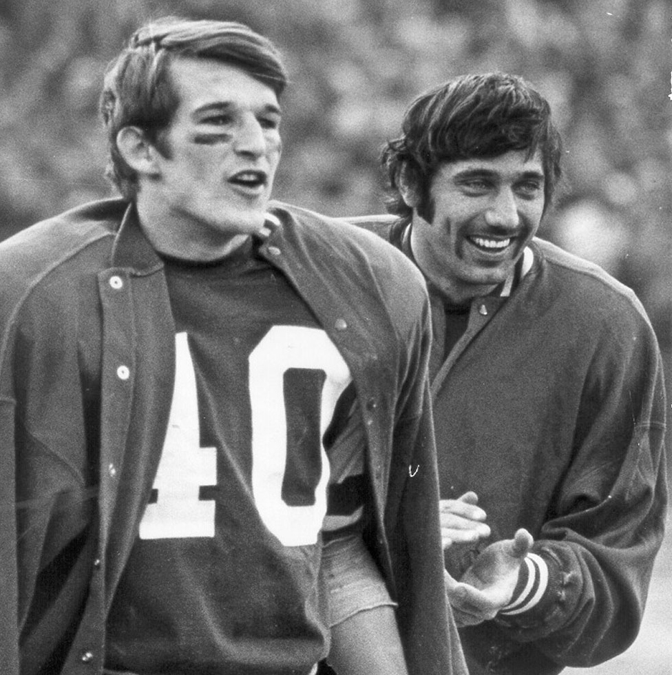 rlangejets's tweet image. Mike Battle and Joe Namath enjoying a play from the Jets sidelines. Namath was among first to congratulate Battle after the rookie's electrifying 86-yd PR TD in the very first Jets-Giants PS game in '69. Battle died recently at 78. See our tribute on newyorkjets.com.