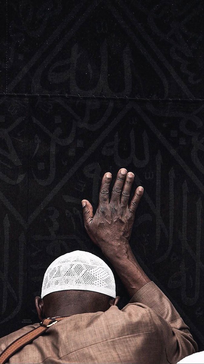 UTDAhmard's tweet image. You and your family will touch the holy Ka'aba before the end of 2025 insha Allahu.