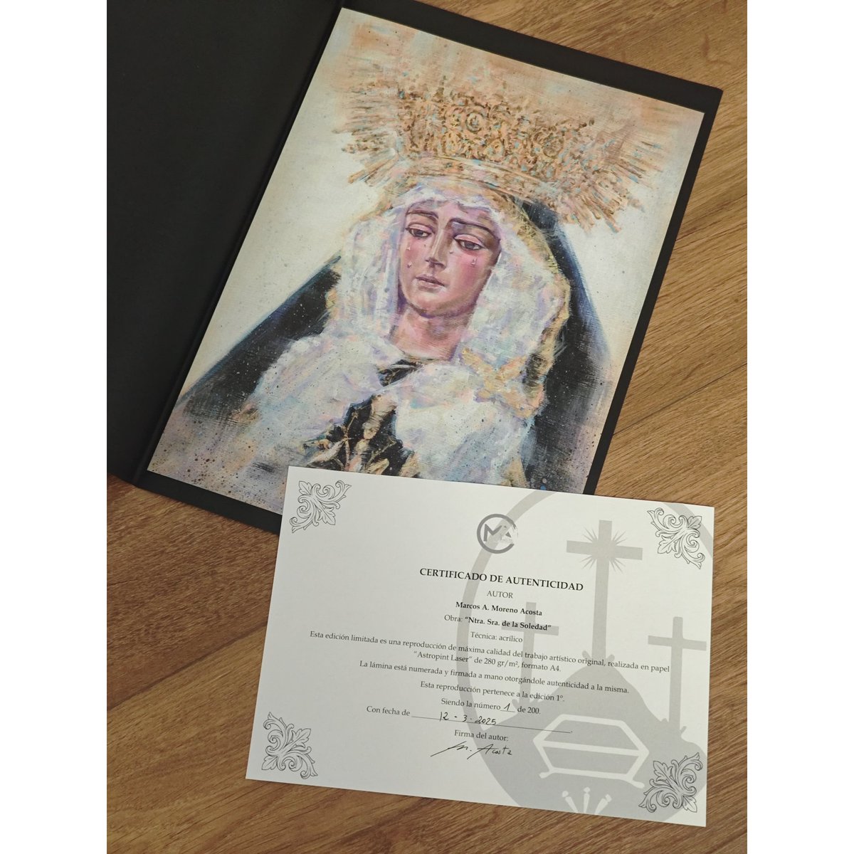 ⚫EDICIÓN LIMITADA| Desde hoy estarán disponibles en nuestra Casa-hermandad una serie limitada de reproducciones en formato A4 de alta calidad de una pintura realizada por N.H. Marcos Moreno. Llevan consigo un certificado de autenticidad enumerada y firmada por el autor.
