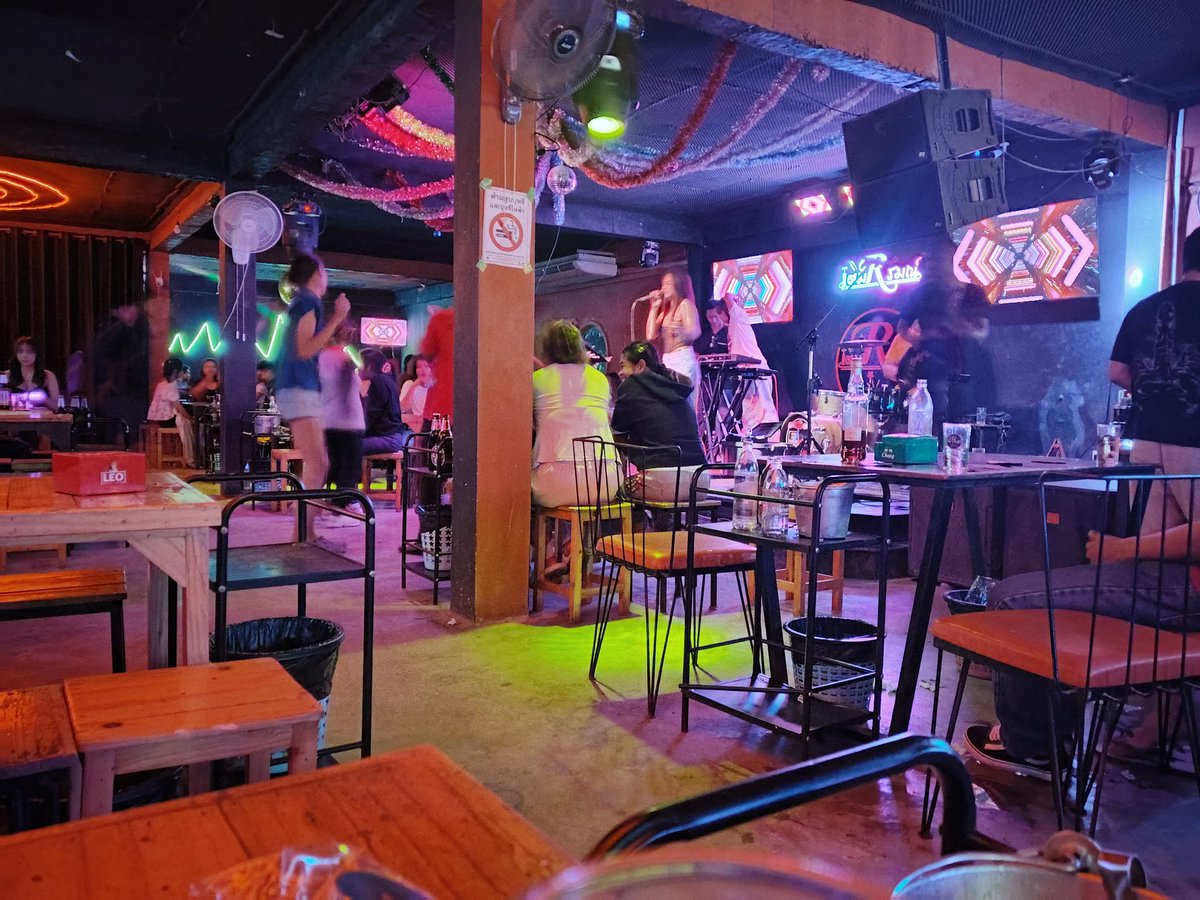 มาถึงแล้วครับ ....หนองบัวแดง