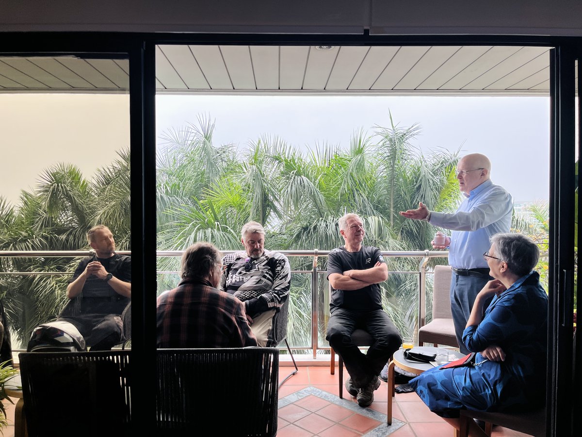 🏍️ Today, Ambassador Keijo Norvanto and his spouse Teija met a group of Finnish #motorcycle tourists who completed a 2200-km journey from Ho Chi Minh to Hanoi!🇻🇳🇫🇮They shared stories of amazing food, stunning landscapes, friendly locals, with some sunburns and missing roads.🚦