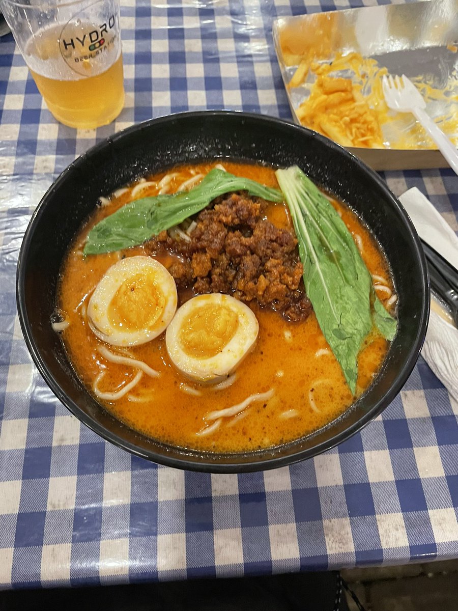 10tksh's tweet photo. 機内食チキンorエッグプラントって言われて、チキンorビーフじゃないのと思いながらエッグプラントにしたらまじで茄子出てきて小笑い💦 https://t.co/bTgreb0FNM