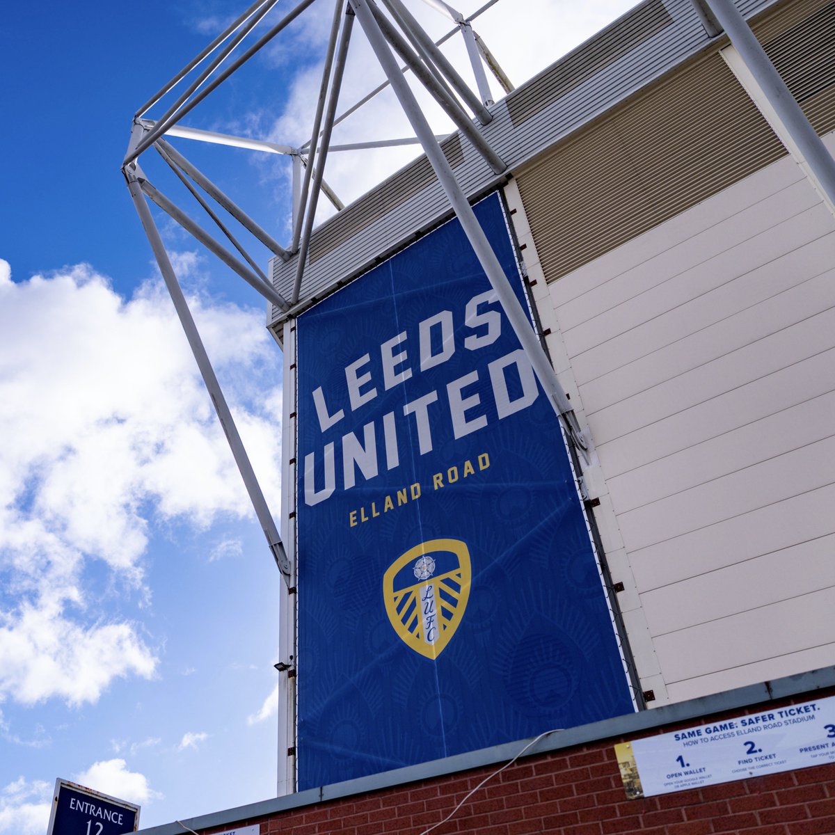 LUFC's tweet image. 🤩 All set for a night of football!