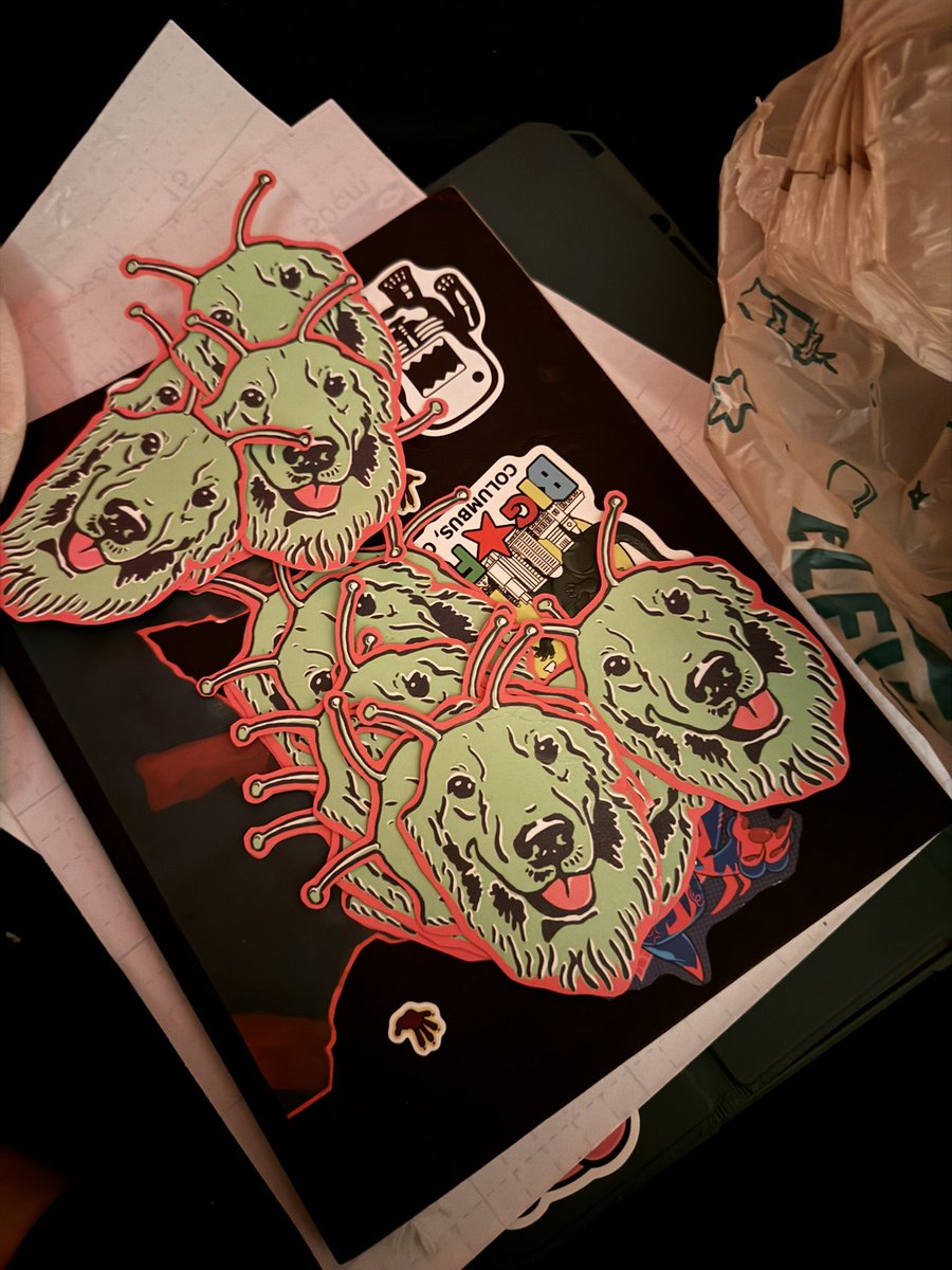 stephapplesauce's tweet photo. hey friends and jim lovers i just ordered 100 alien jim stickers to hand out for some clancy europe shows.
so if you’ll be around and u see a girl with a bunch of green dog stickers come ask me for one! #clancytour #clancyeurope #joshdun #twentyonepilots #jimdun @_JimDun https://t.co/cFCws6zyLn