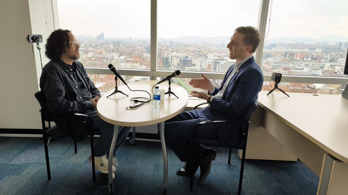 Sas_Colombia's tweet image. #AEstaHora nuestro equipo SAS reunido con medios de comunicación previo a lo que será #HelloDataColombIA. ¡Mañana nos encontramos en el evento de IA y analítica más importante de Latam!