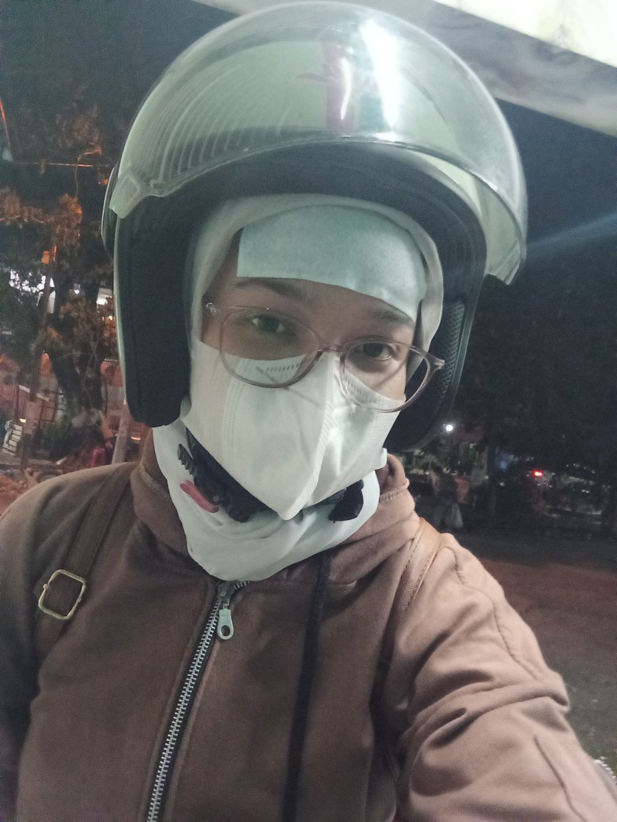 initacaaaa's tweet photo. Pantang izin sebelum infusan nancep di tangan😀 https://t.co/S14oMIyj3V