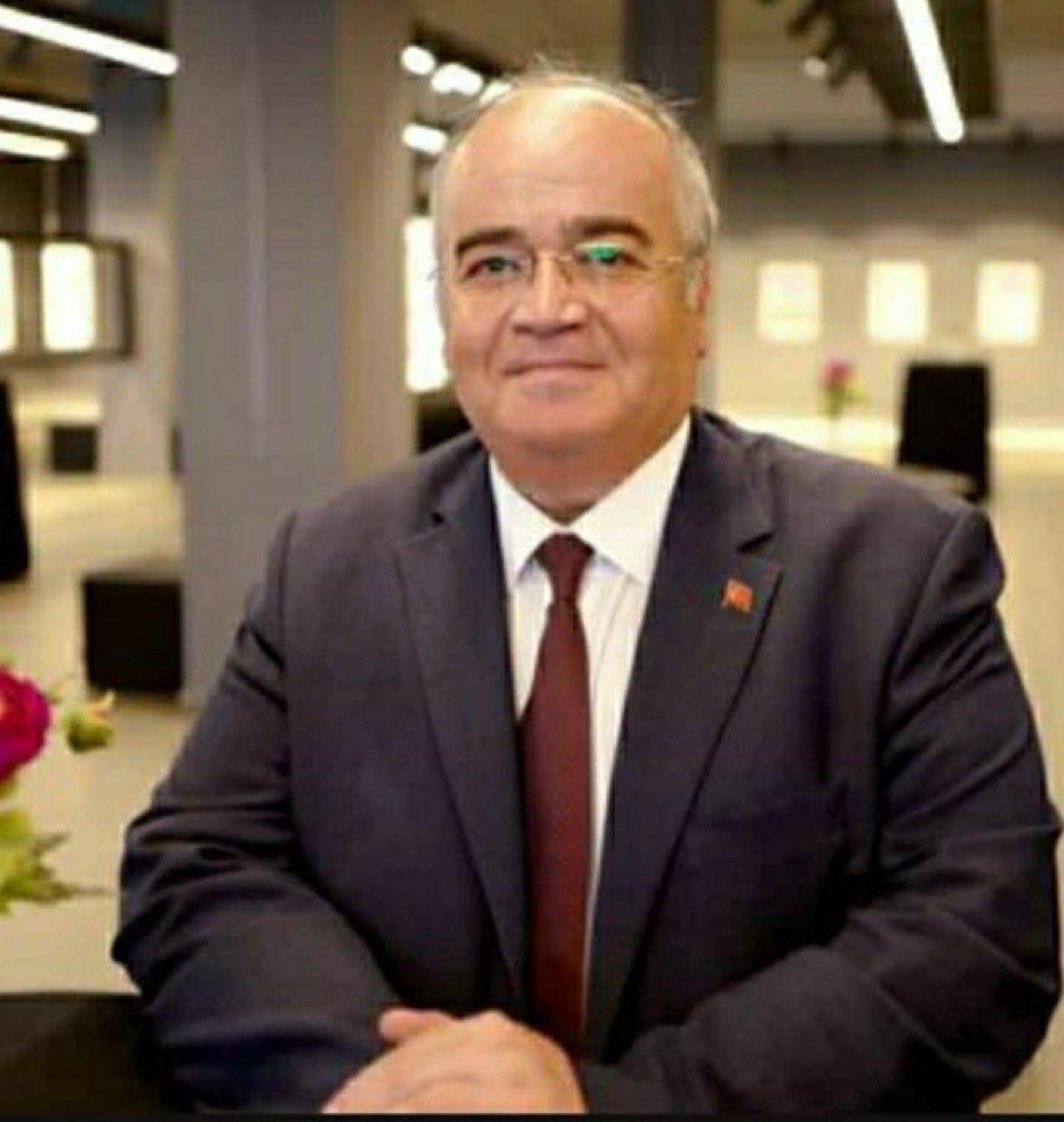 Biz seni güler yüzünle ve samimiyetinle hatırlıyoruz.

Bizlerde çok emeği olan Mehmet Hayri Özkeçeci ağabeyimi ebediyete irtihalinin sene-i devriyesinde rahmet ve minnetle yad ediyorum.

Kendisi memleket sevdalısı kişiliğiyle hafızalarımızda ve yüreğimizde daima yaşayacak…