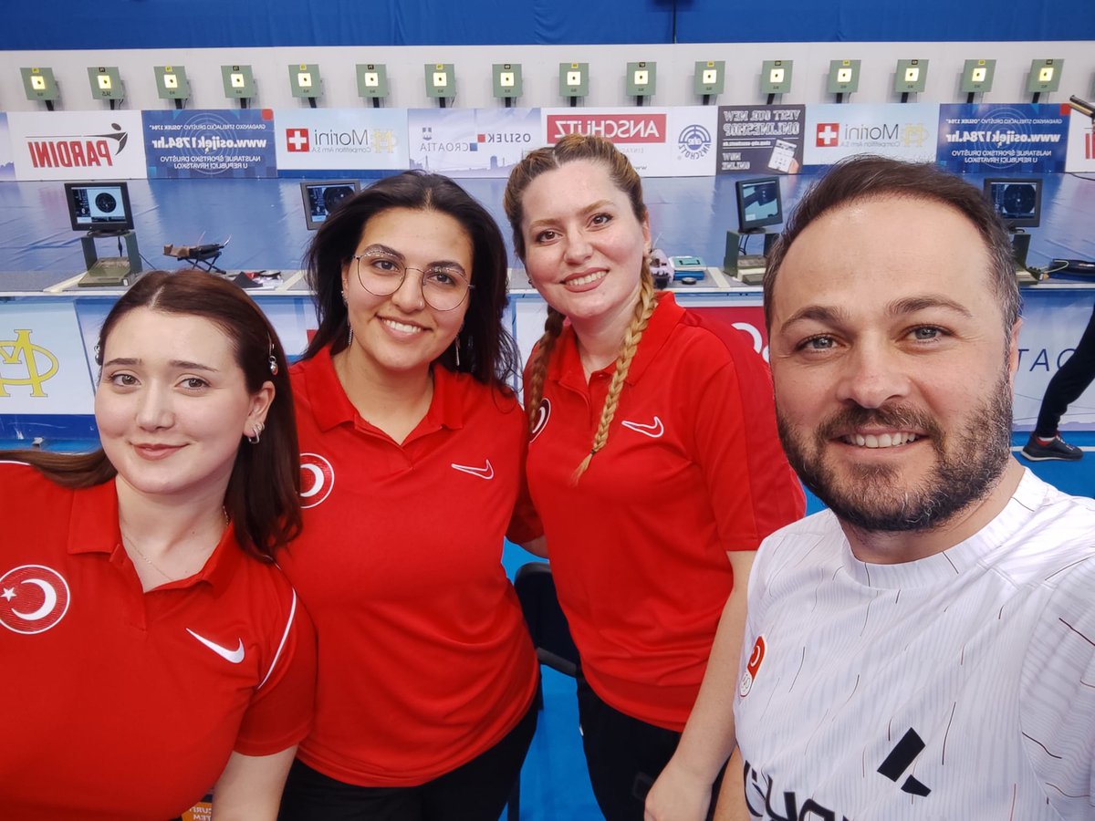 TeamTurkiye's tweet photo. 🥇Atıcılıkta bir Avrupa şampiyonluğu daha!

🔫Hırvatistan'da düzenlenen Atıcılık Havalı Silahlar 10m Avrupa Şampiyonası'nda Şevval İlayda Tarhan, Şimal Yılmaz ve Esra Bozabalı'dan oluşan Havalı Tabanca Kadın Trio Takımımız finalde Almanya'yı 16-4 yenerek altın madalya kazandı.👏🇹🇷
